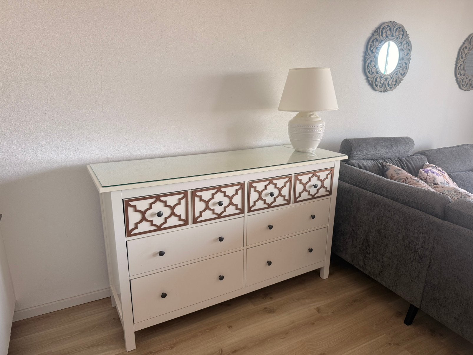 Ikea Hemnes 8 ladekast - met glasplaat en overlay sierplaat, Huis en Inrichting, Kasten | Ladekasten, Ophalen, 5 laden of meer