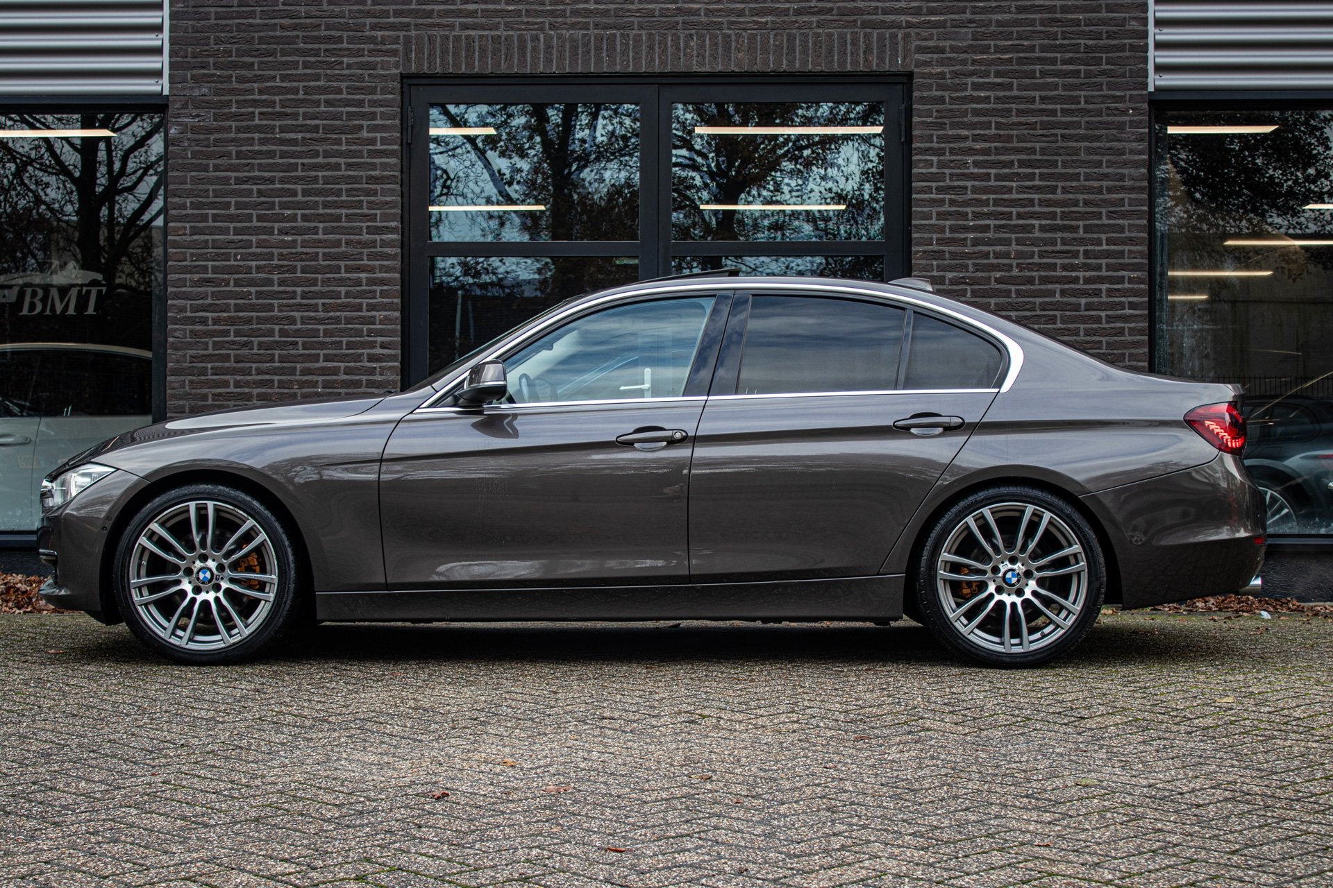 BMW 3 Serie 328i F30 High Executive / Vol / Head-Up / HK / 3, Auto's, Automaat, Achterwielaandrijving, 4 cilinders, Bruin