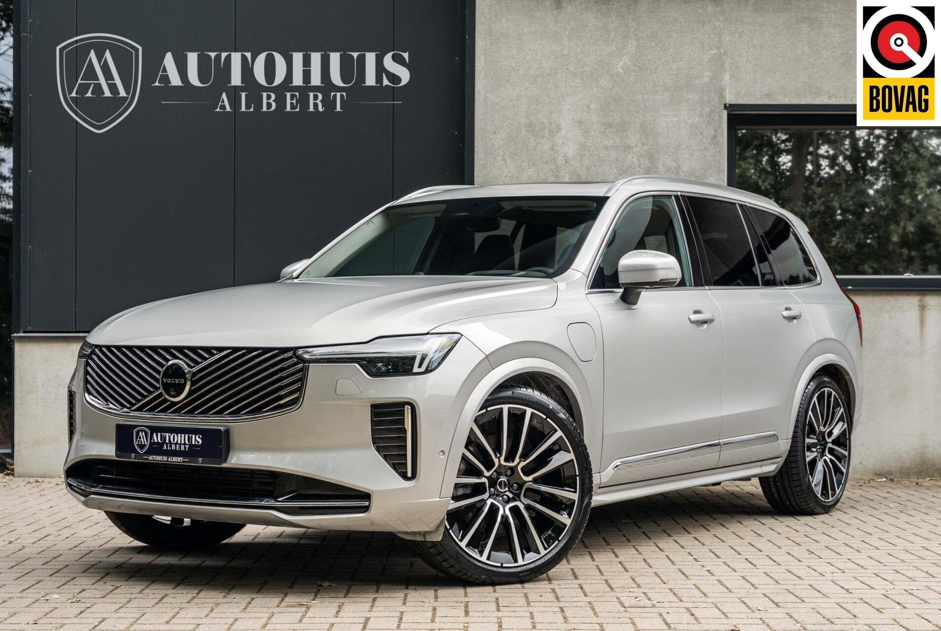 Volvo XC90 T8 Plus Bright B&W Pano Lucht 360 HUD Trek 22", Gebruikt, Zwart, 4 cilinders, 1969 cc