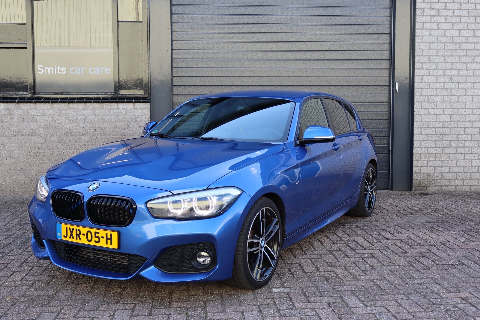 BMW 1-Serie 118i M-pakket trekhaak 136pk Automaat 2018 Blauw, Blauw, Alcantara, Bedrijf, 650 kg