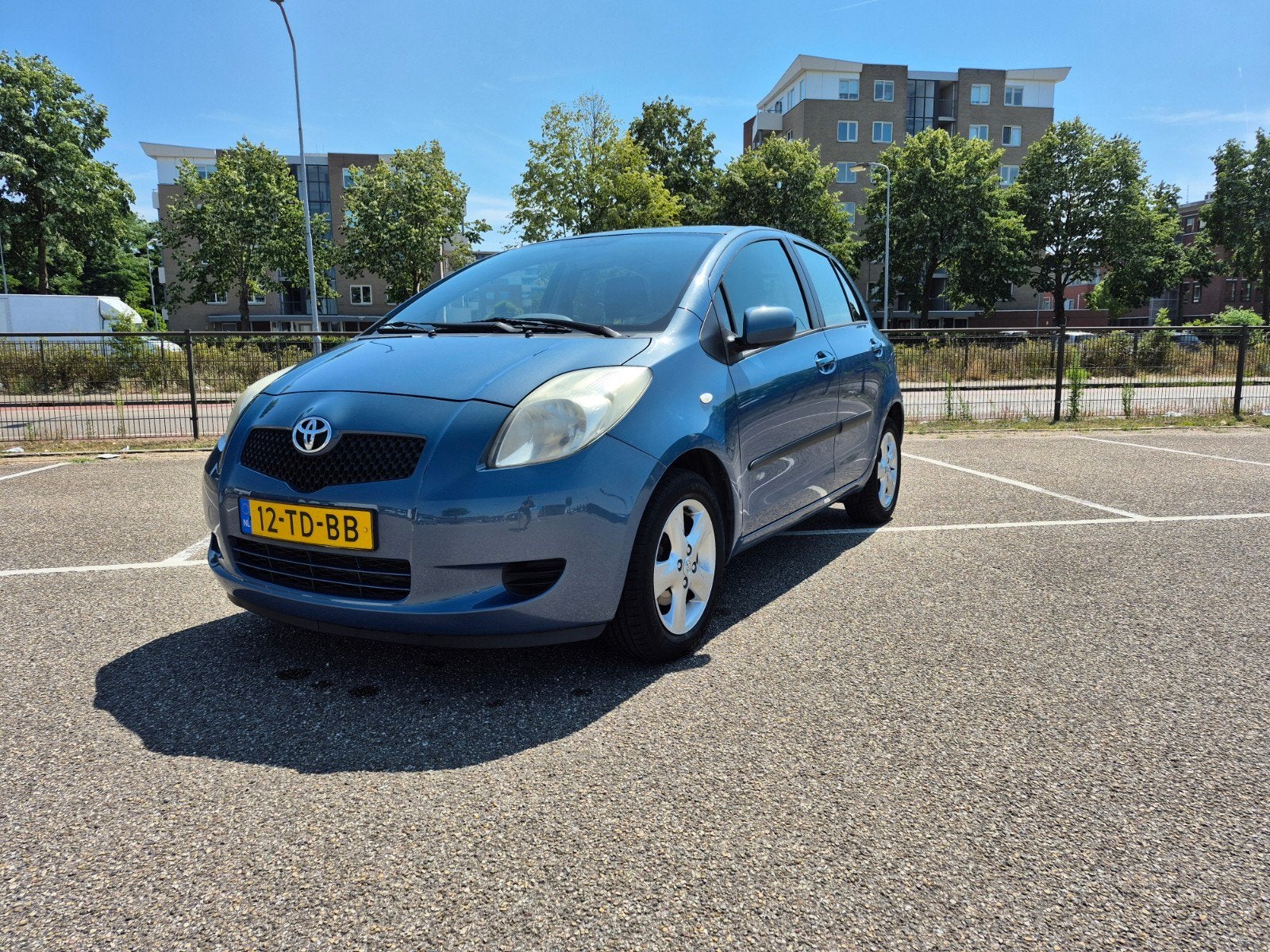 Toyota Yaris 1.3 16V Vvt-i 5DR SOL MMT 2006 Blauw, Stof, 40 €/maand, 4 cilinders, Blauw