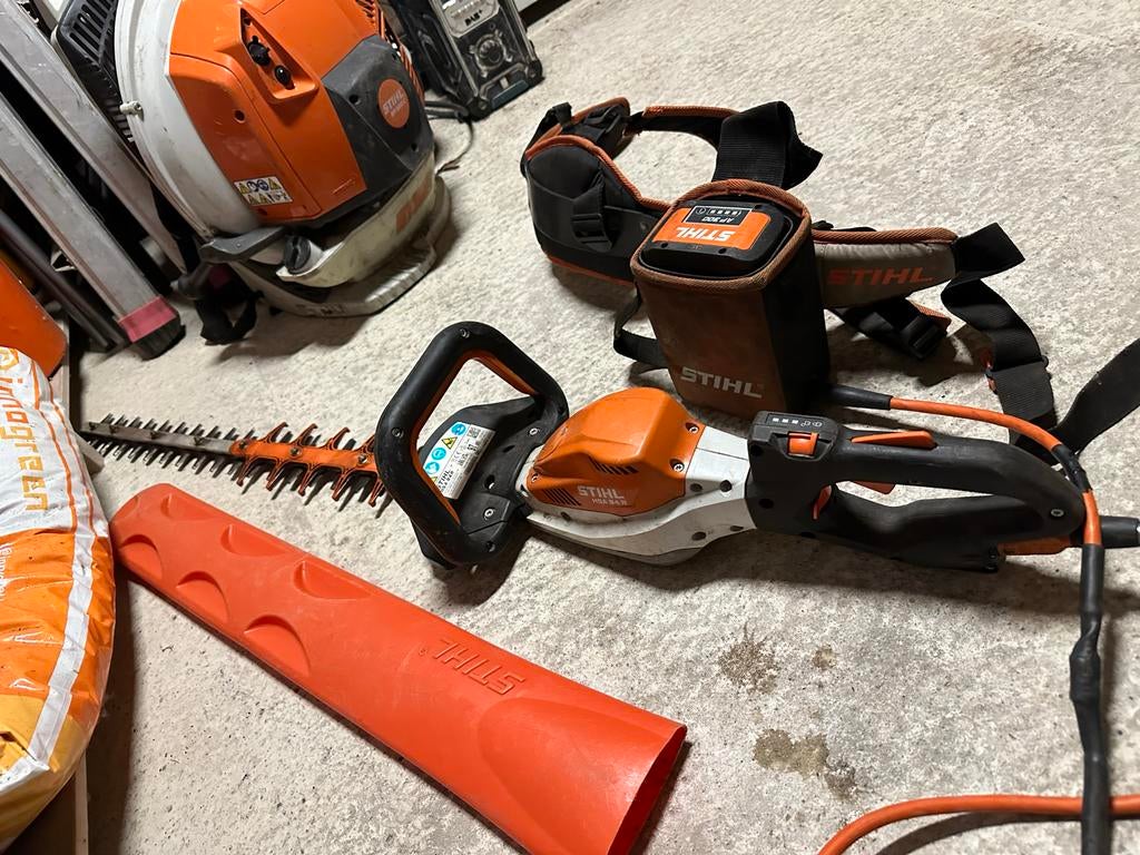 Stihl HSA 94 R heggenschaar met draagset, Tuin en Terras, Heggenscharen, Ophalen, Gebruikt, Accu