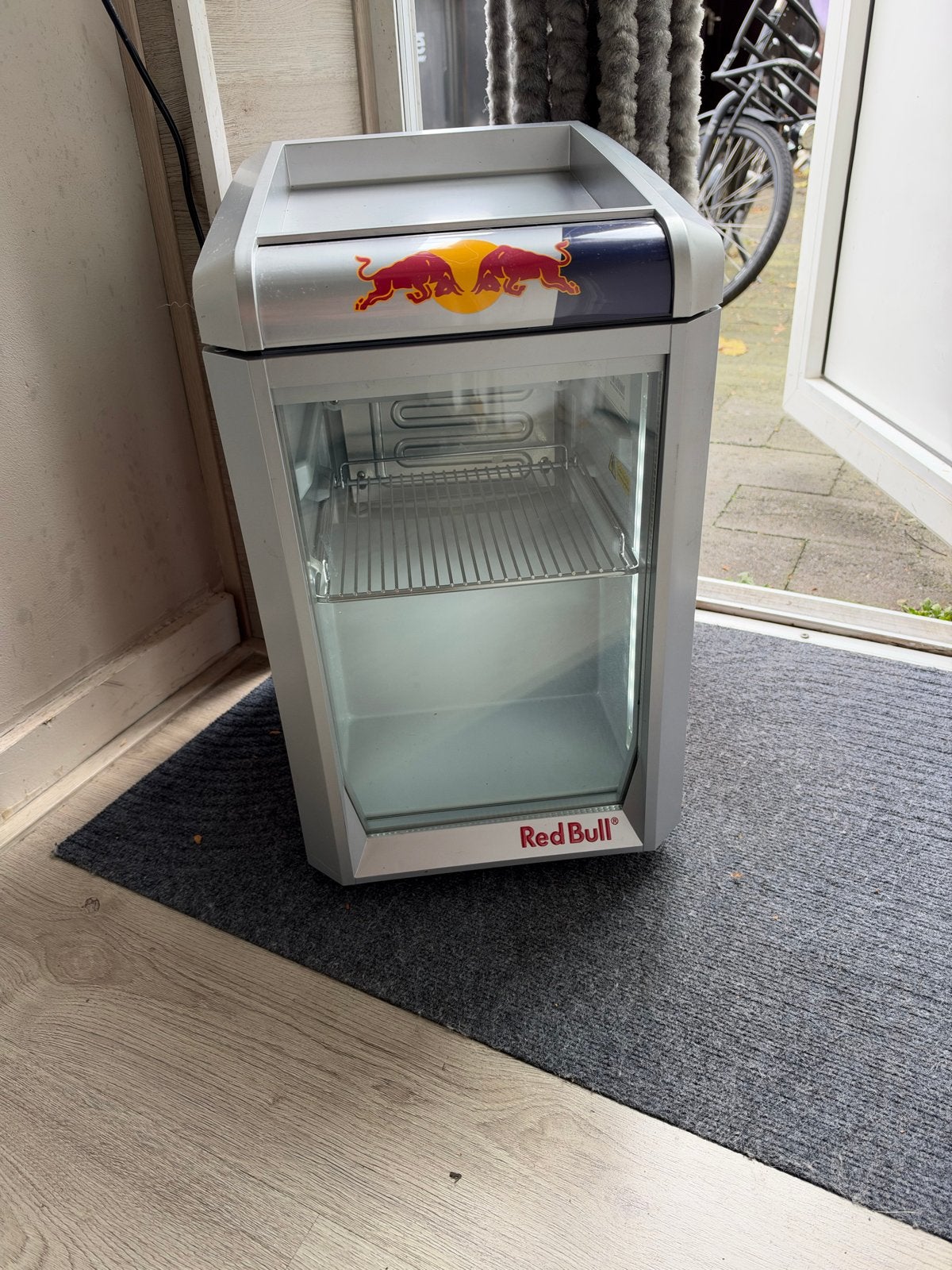 Red Bull mini koelkast - Perfect voor drankjes, Ophalen, Zonder vriesvak, Minder dan 45 cm, Minder dan 85 cm