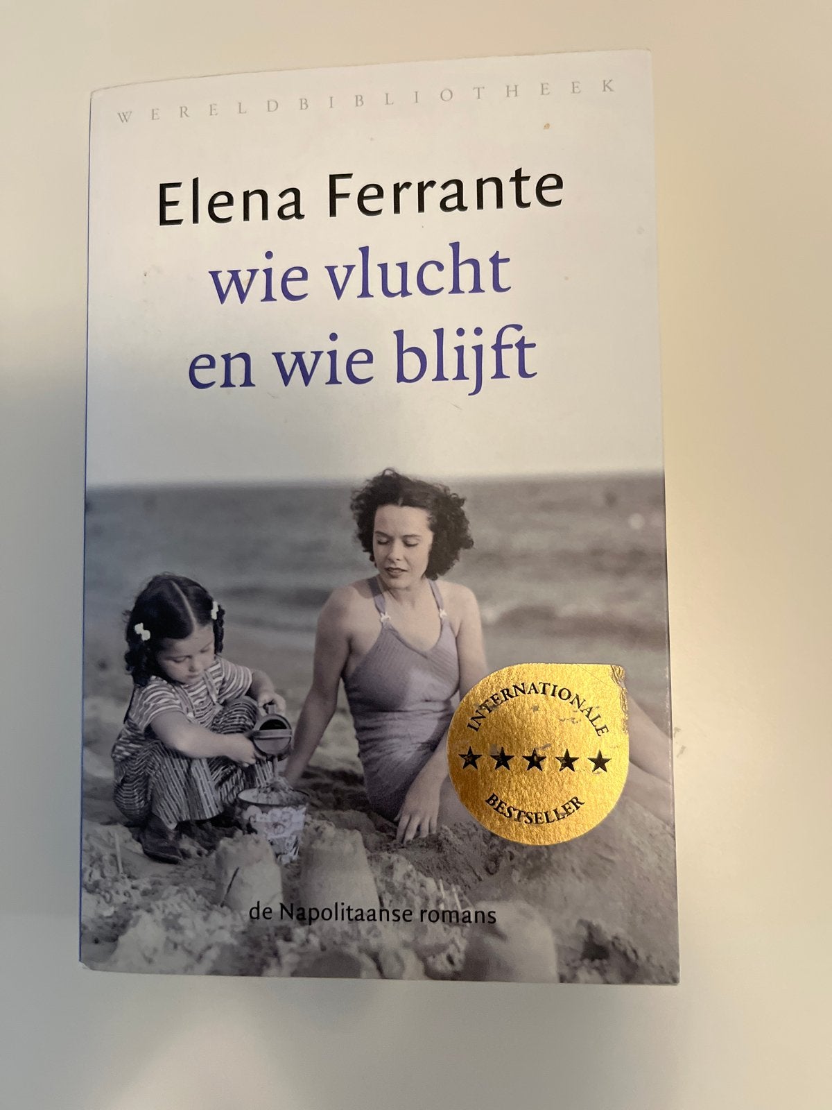 Elena Ferrante - Wie vlucht en wie blijft (Deel 3), Boeken, Romans, Ophalen, Zo goed als nieuw, Europa overig