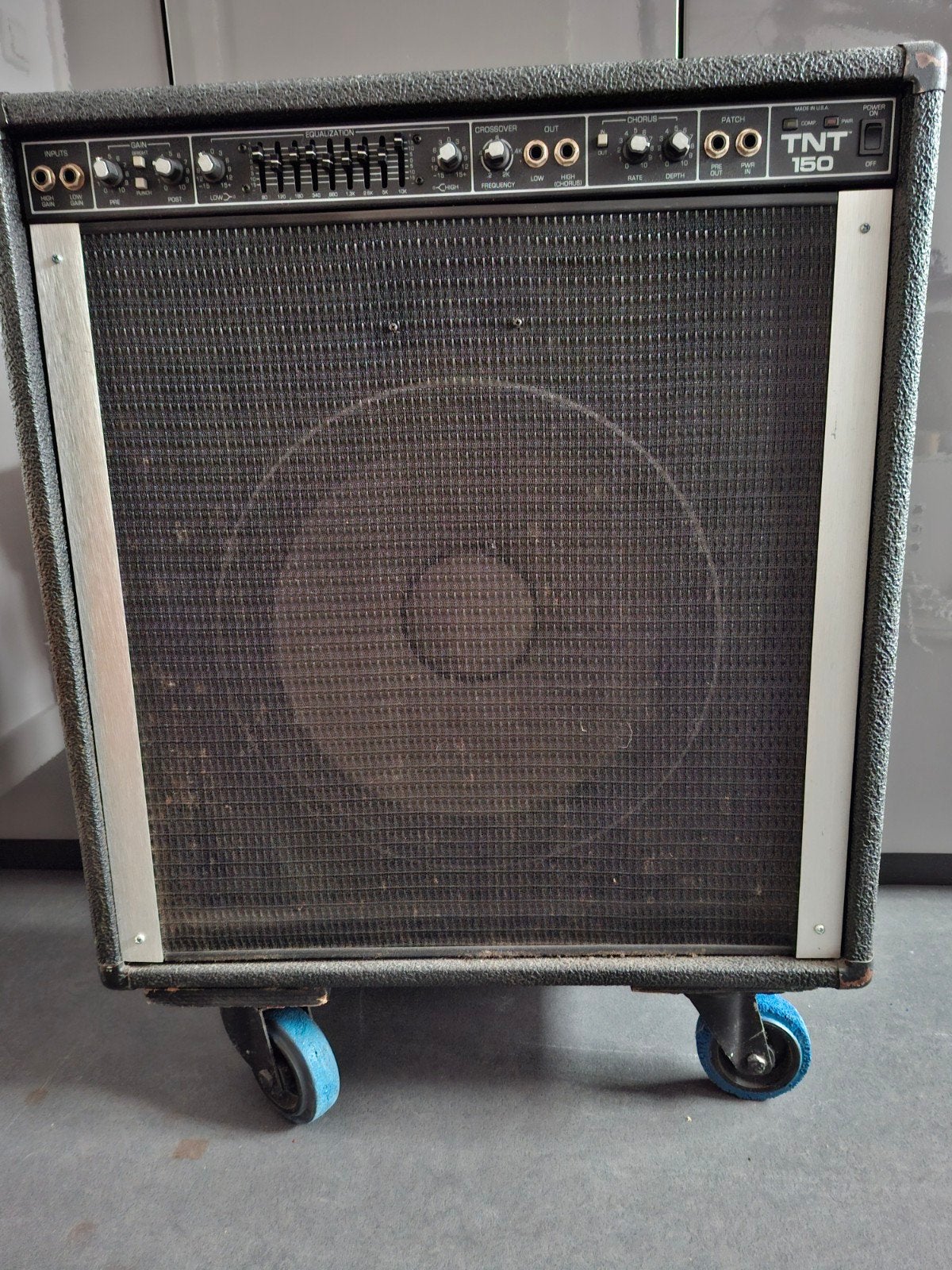 Peavey TNT 150 basgitaarversterker met wieltjes, Ophalen, Gebruikt, Basgitaar, 100 watt of meer