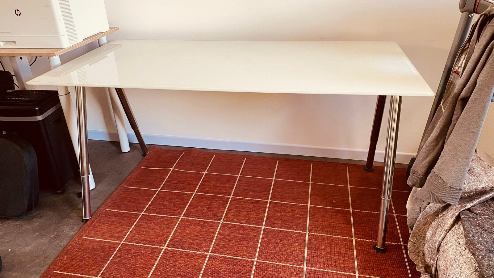 IKEA Bureau 80x160 cm met glazen blad en kabelgoot, Ophalen, Kabelgoot, Zo goed als nieuw, IKEA