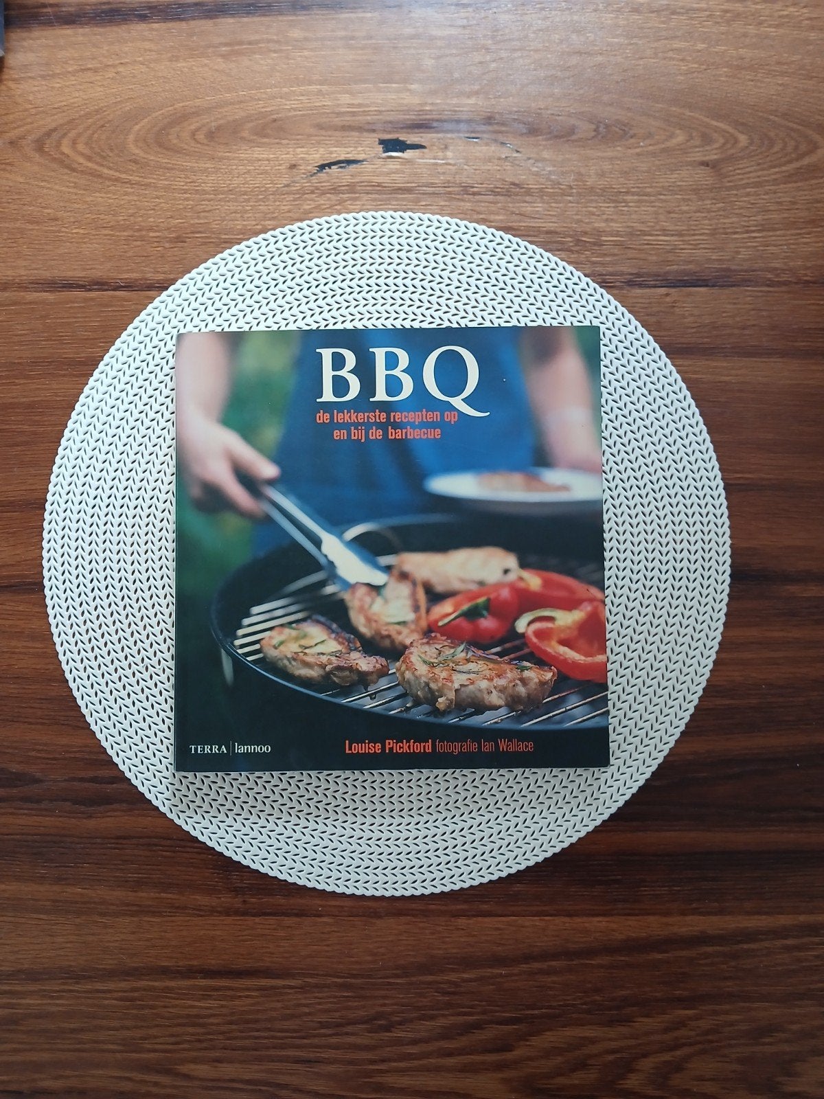 BBQ: de lekkerste recepten op en bij de barbecue, Ophalen of Verzenden, Louise Pickford, Overige gebieden, Hoofdgerechten