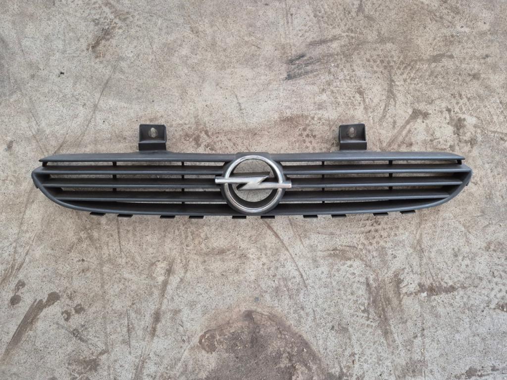 2x Grille Opel Corsa B - Gebruikt, Ophalen of Verzenden