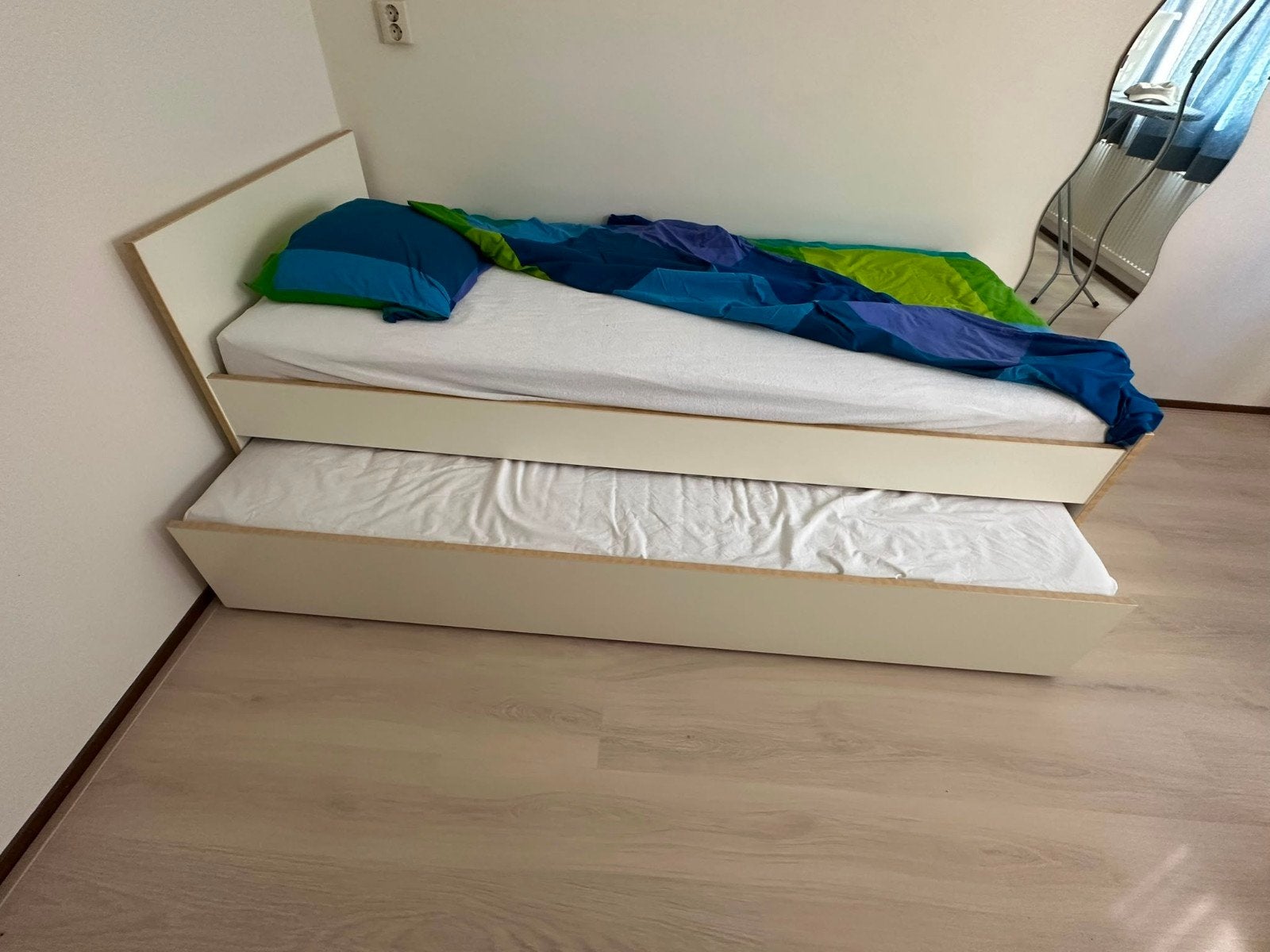 IKEA uitschuifbed met twee matrassen, Huis en Inrichting, Slaapkamer | Bedden, Ophalen, Wit, Modern, Functioneel, Tweepersoons