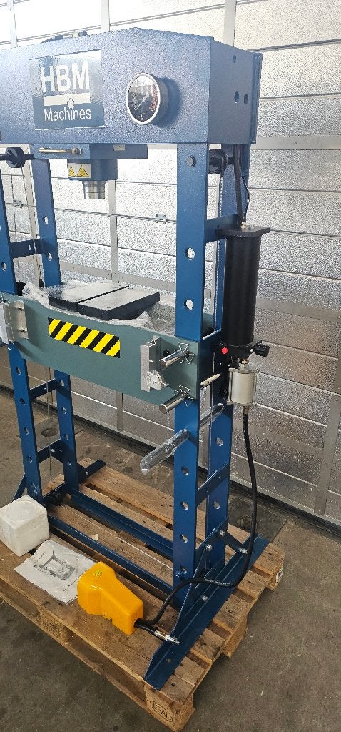 HBM Hydr/ Pneumatische Werkplaatspers - Raamwerkpers 50 ton, Auto diversen, Autogereedschap, Ophalen of Verzenden, Zo goed als nieuw