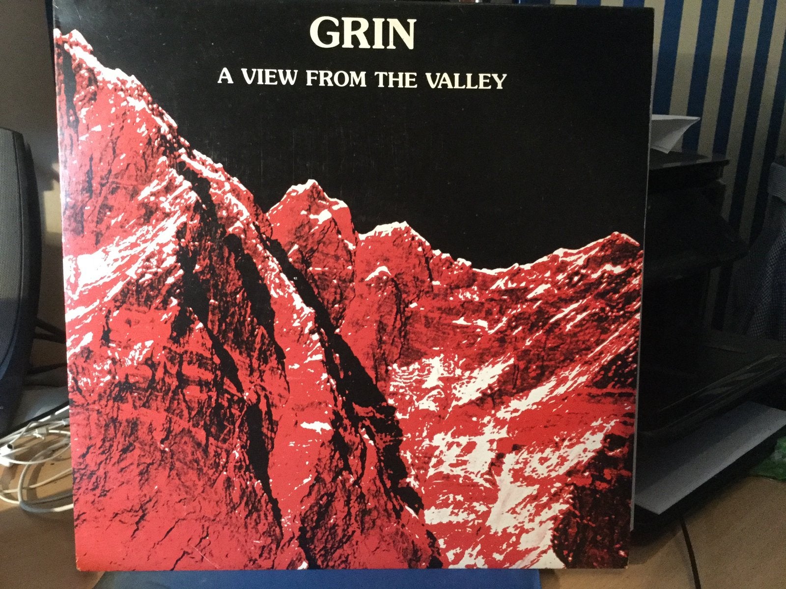 Grin-A view from the valley. Dutch rock original., Ophalen of Verzenden, Gebruikt, Overige formaten, Poprock