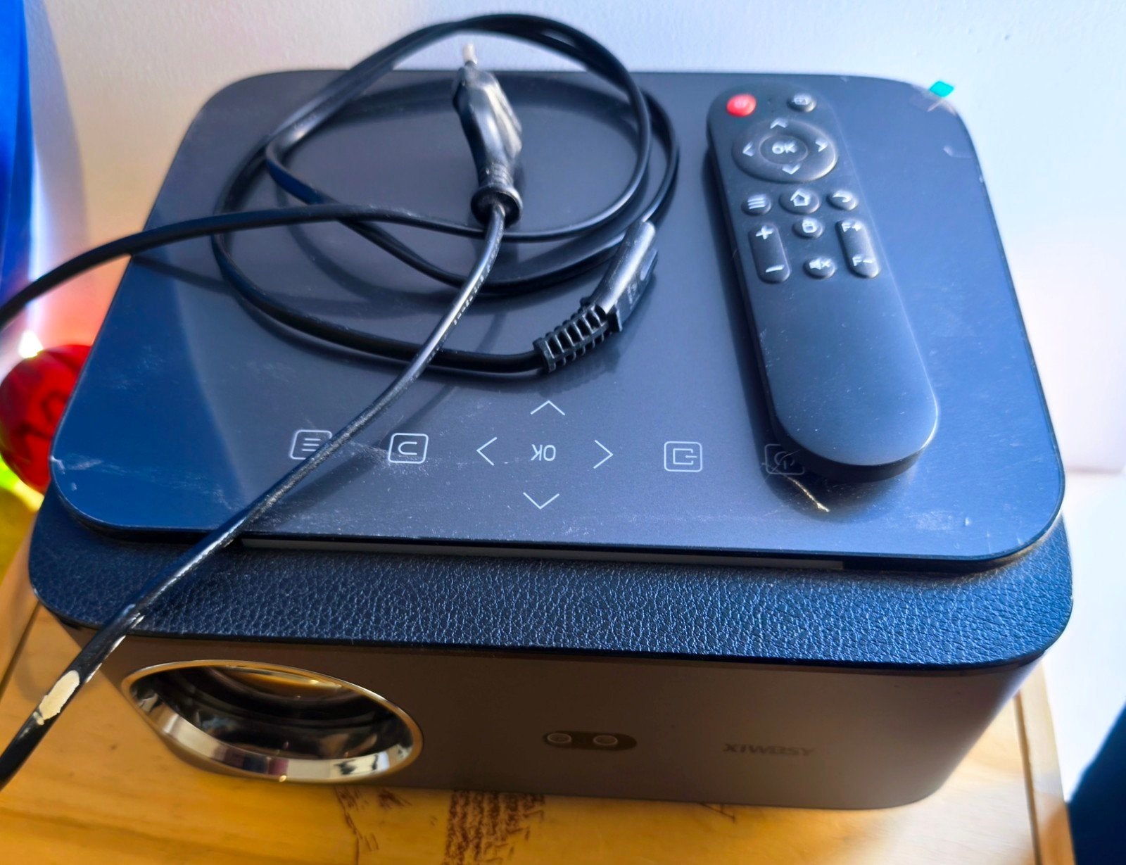 XIWBSY T-Series Beamer / Projector - DEFECT (incl. AB), Gebruikt, XIWBSY, LED, Ophalen of Verzenden