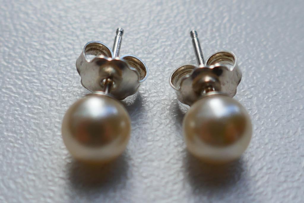 Zilveren oorbellen met parel, Verzenden, Zo goed als nieuw, Knopjes of Stekers, Zilver