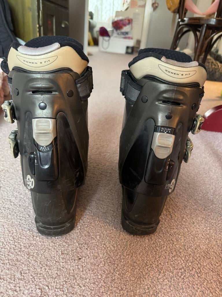 Nordica skischoenen maat 39 met rechte loopstand, Ophalen, 160 tot 180 cm, Gebruikt, Schoenen