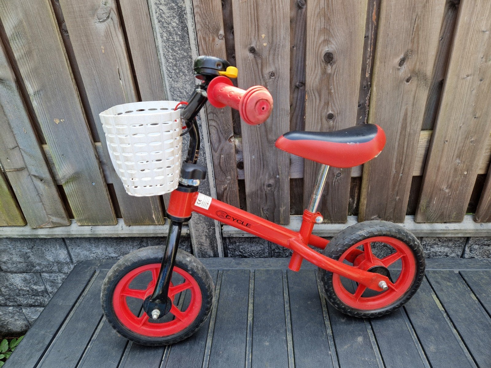 Rode loopfiets (12 inch) met mandje en Minnie Mouse bel, Ophalen, Gebruikt, Minder dan 16 inch, 2cycle