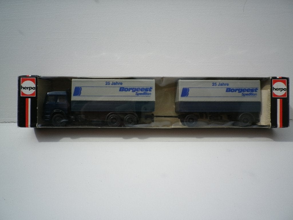 Herpa Iveco huifcombinatie Borgeest spedition, Hobby en Vrije tijd, Ophalen of Verzenden, Zo goed als nieuw, Bus of Vrachtwagen