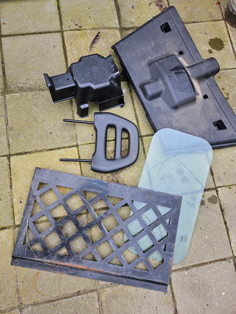Iveco Daily -onderdelen: hoofdsteun , rooster+glas v wand, Ophalen, Gebruikt, Universele onderdelen