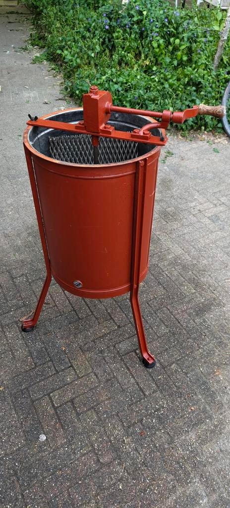 Honingslinger, Bijen