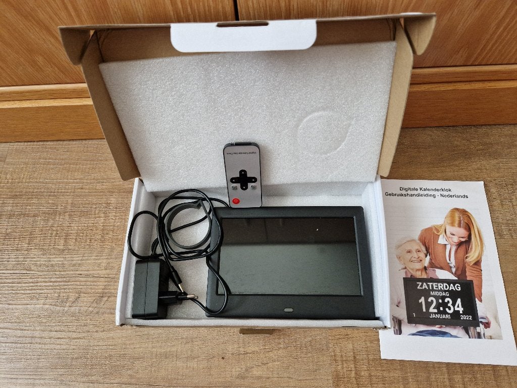 digitale kalenderklok digitaal en analoog, Ophalen, Kalenderfunctie, Zo goed als nieuw, Staande klok