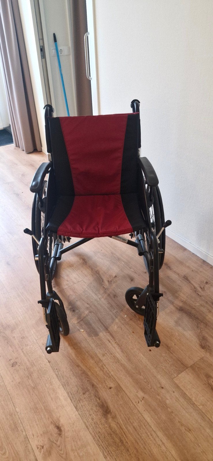 Licht gewicht rolstoel. Vaste prijs., Ophalen of Verzenden, Zo goed als nieuw, Duwrolstoel