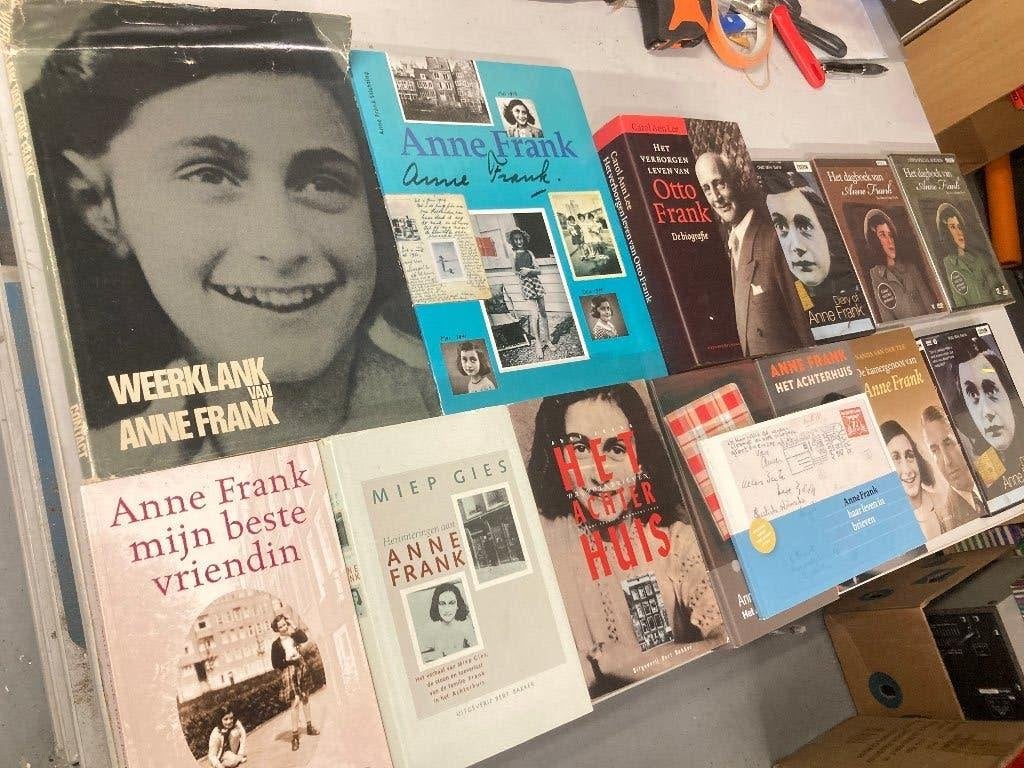T.K. nog 2 Boeken en DVD 's van en over Anne Frank, Boeken, Ophalen of Verzenden, 20e eeuw of later, Gelezen, Anne Frank