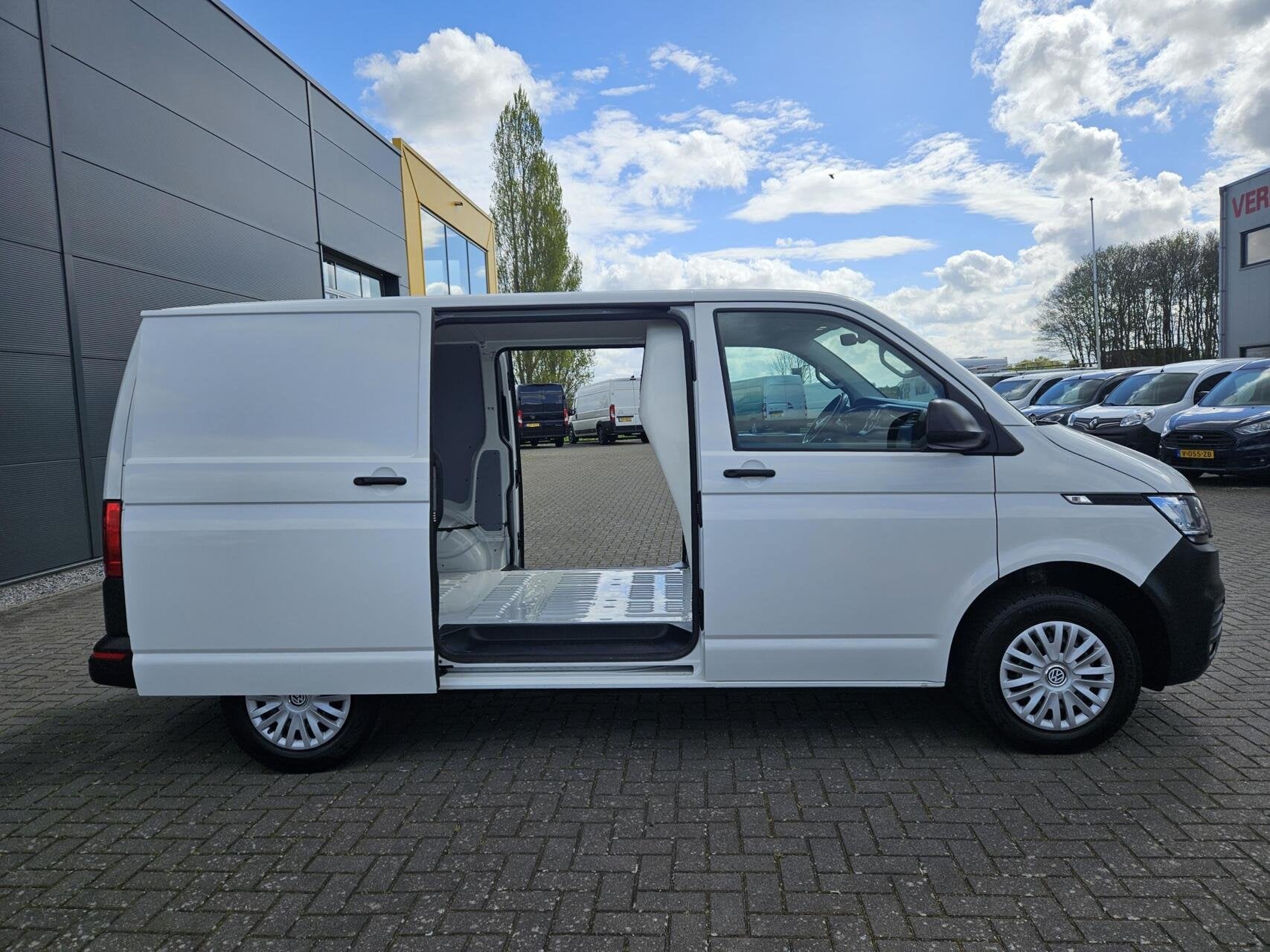 Volkswagen Transporter 2.0 TDI L1H1 carplay 2x schuifd Airco, Auto's, Gebruikt, Euro 6, 4 cilinders, 150 pk