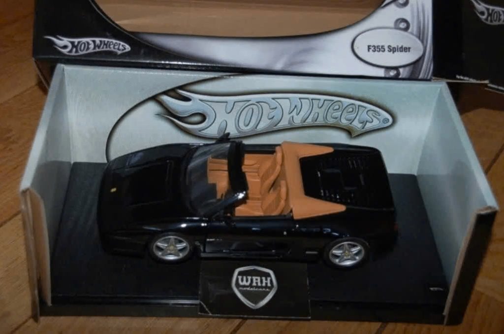 1:18 FERRARI 355 SPIDER nero Hotwheels in doos WRH, Hobby en Vrije tijd, Verzenden, Zo goed als nieuw, Auto, Hot Wheels