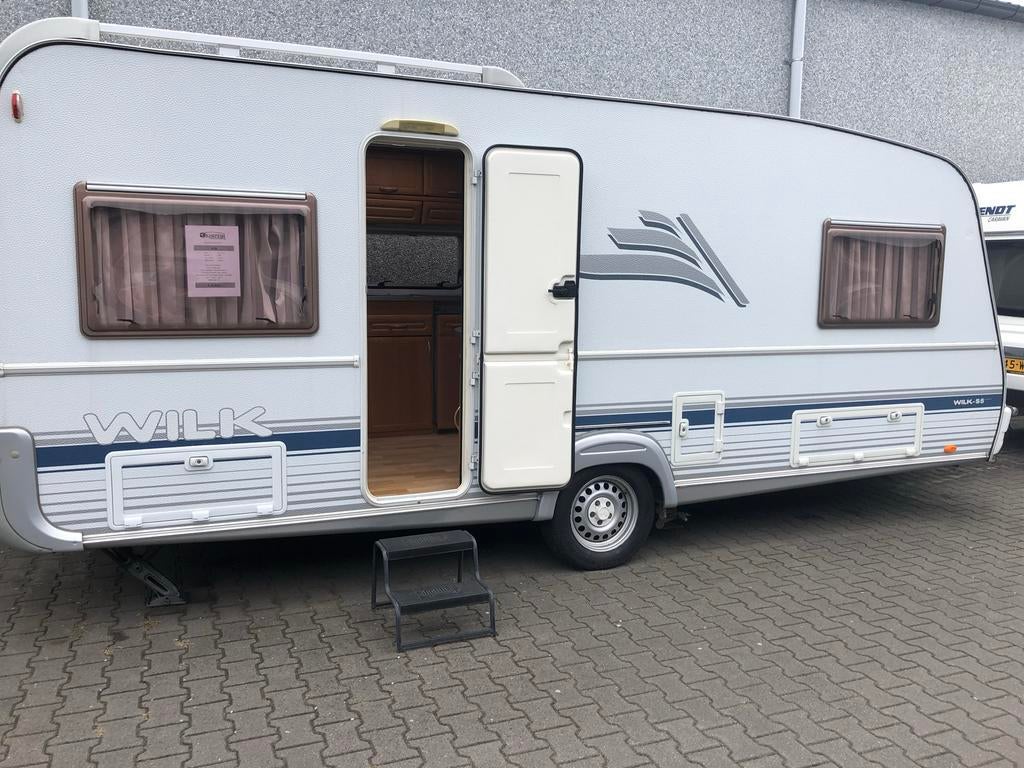 Wilk 2004 SE 530 Caravan - Ruim en Comfortabel, Rondzit, Koelkast, Omvormbare zithoek, Particulier