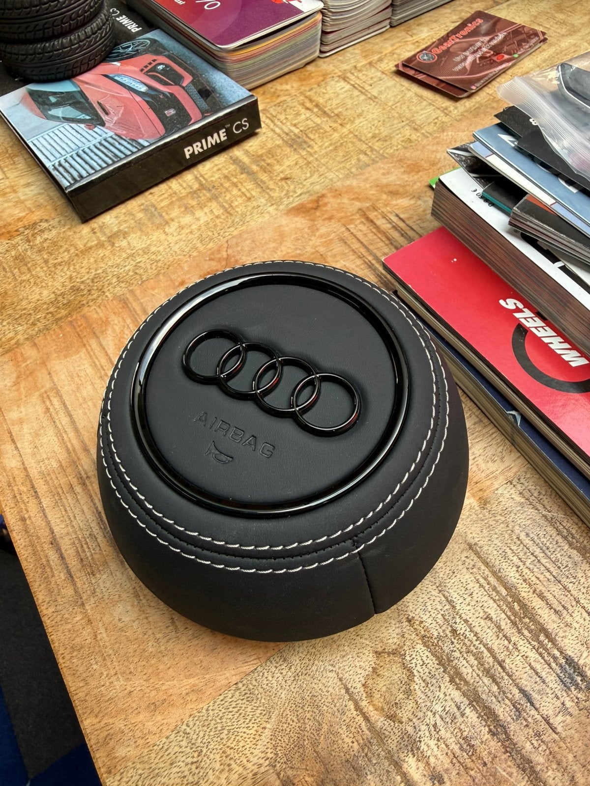 AUDI CUSTOM Airbag Cover, Wit/Grijs stiksel. NIEUW., Ophalen of Verzenden, Nieuw, Audi