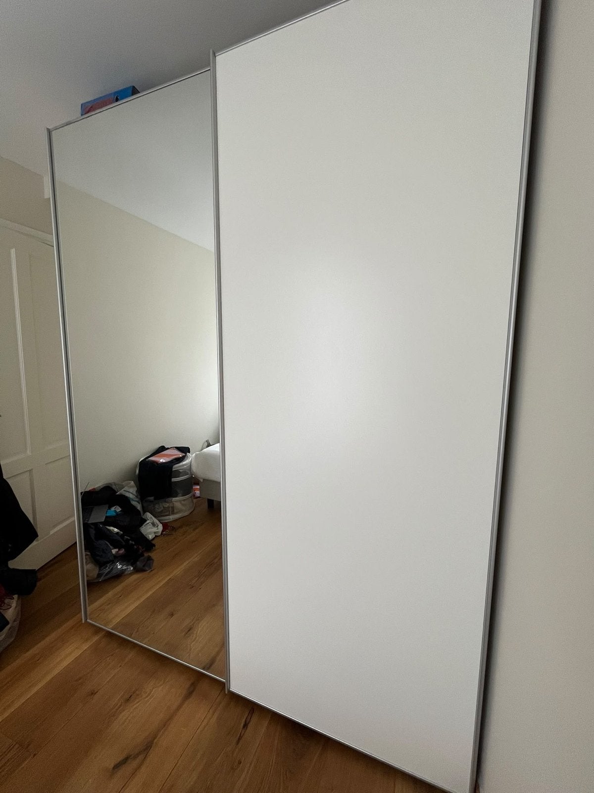 Grote witte kledingkast met spiegel zonder lades Amsterdam, Huis en Inrichting, Ophalen, 200 cm of meer, 75 cm of meer, Met plank(en)