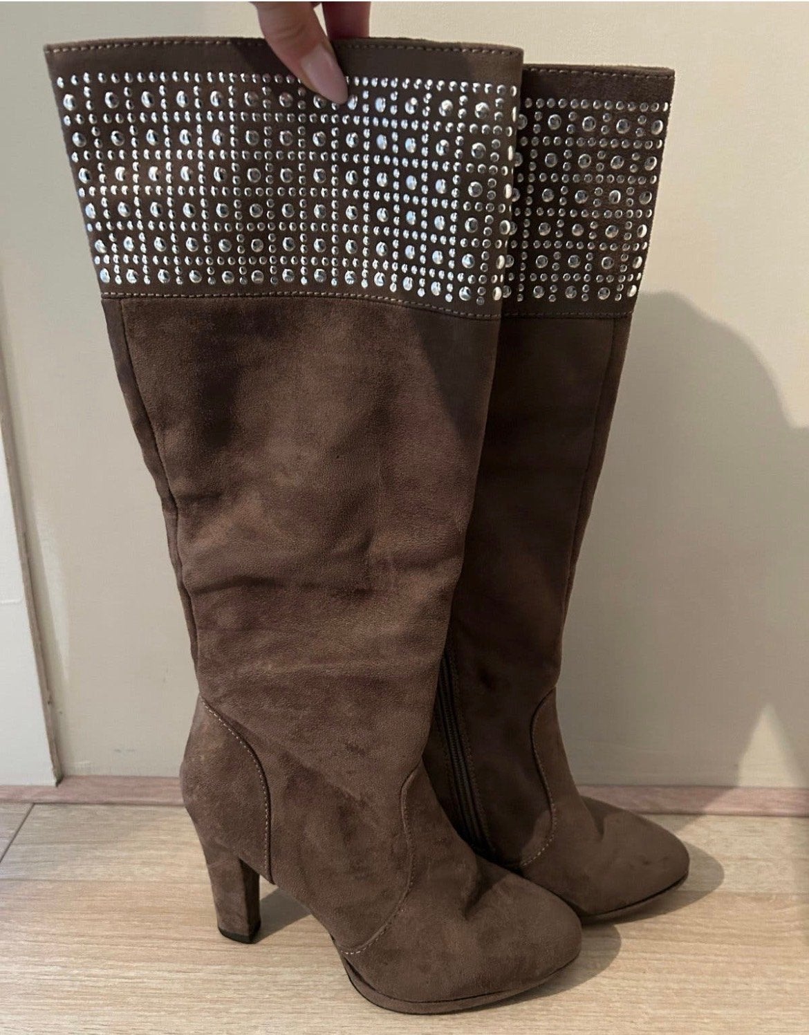 Nette bruine laarzen met studs mt 36, Kleding | Dames, Ophalen of Verzenden, Zo goed als nieuw, Bruin, Hoge laarzen