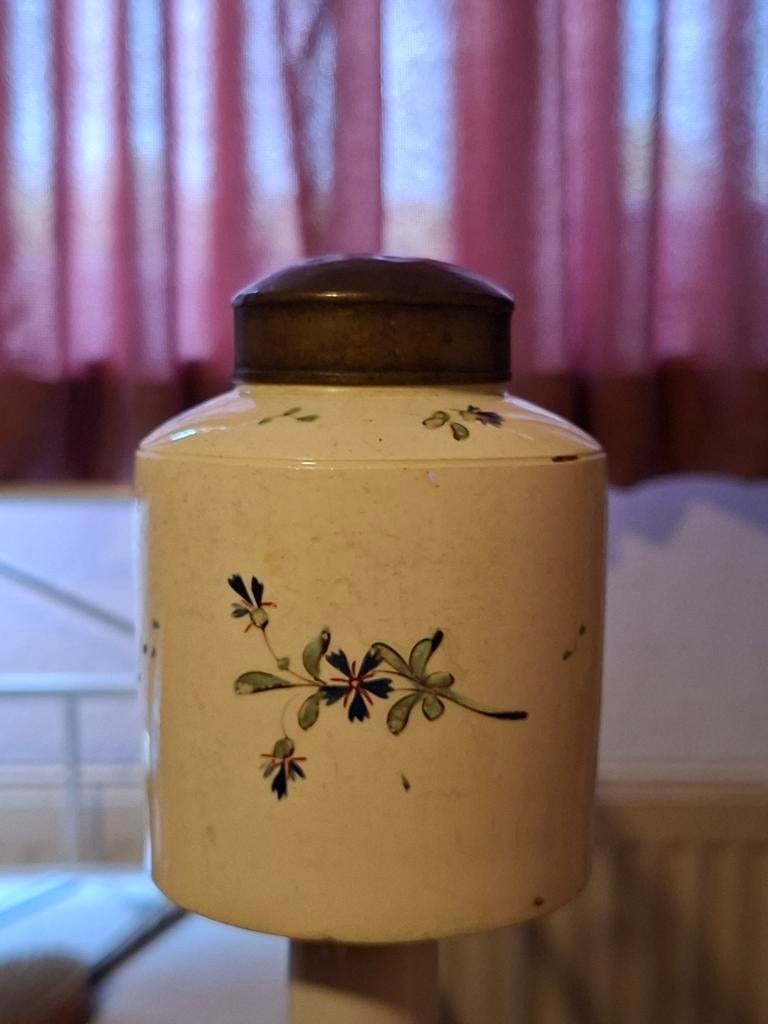 Antieke porselein busje met bloemmotief, Ophalen