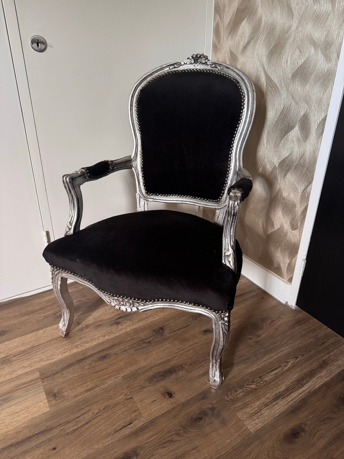 Barok stoel met zilverkleurig frame en zwart fluweel, Ophalen, Gebruikt, Zwart, Eén