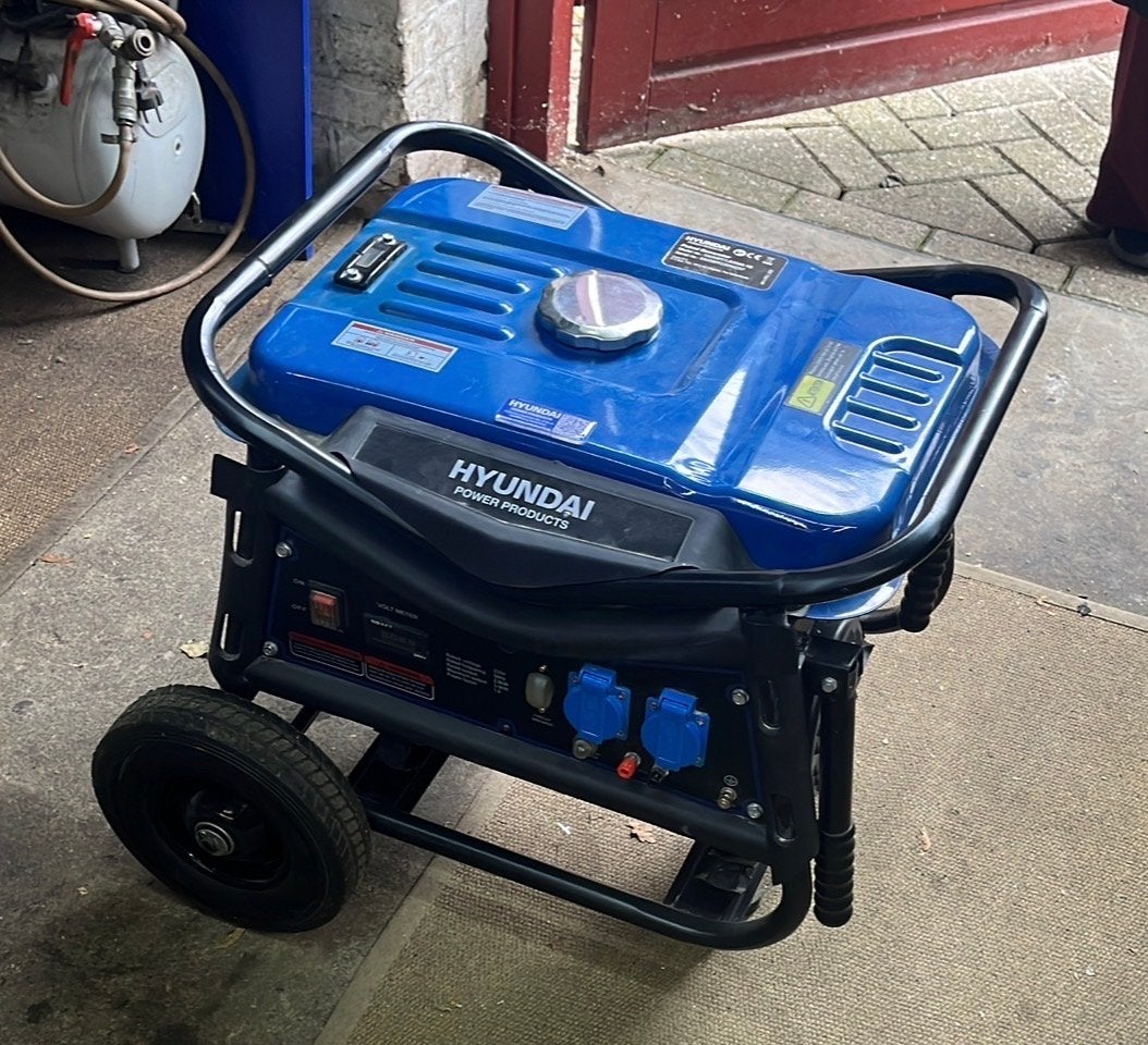 Hyundai Stroomgenerator, Doe-het-zelf en Verbouw, Ophalen, Gebruikt, Minder dan 5 kVA, Benzine
