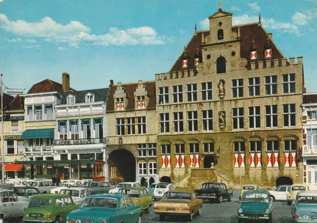 BERGEN OP ZOOM Stadhuis met Auto's (Rechte Rand), Verzenden, 1960 tot 1980, Ongelopen, Noord-Brabant