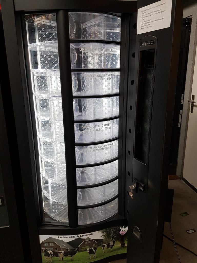 Gekoelde automaat voor groenten en zuivel, Ophalen