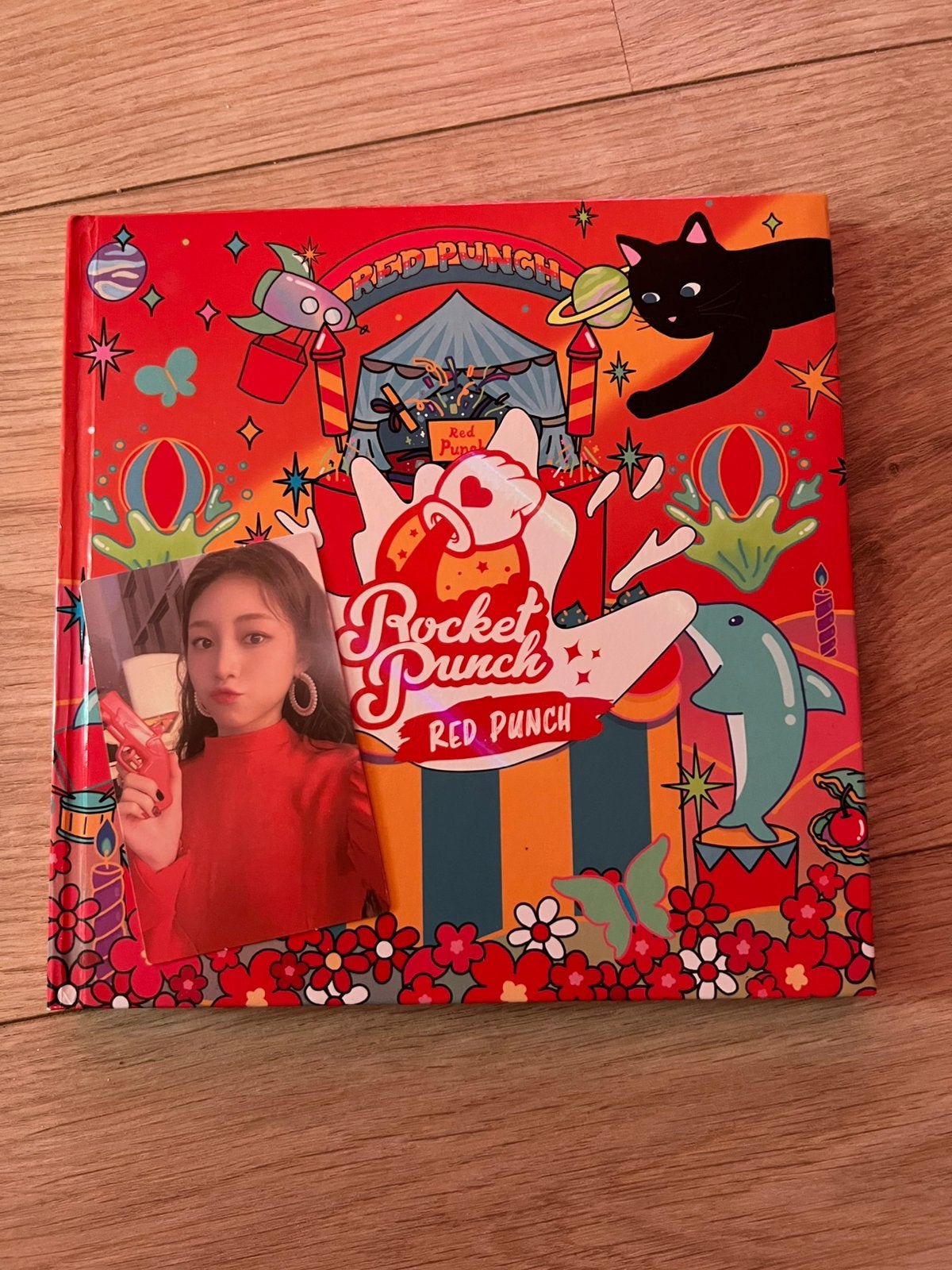 Rocket punch red punch kpop album, Ophalen of Verzenden, Zo goed als nieuw