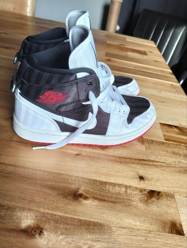 Nike Jordan 1 Mid SE Utility maat 37.5, Kleding | Dames, Schoenen, Nike Air Jordan, Wit, Ophalen of Verzenden, Sneakers of Gympen