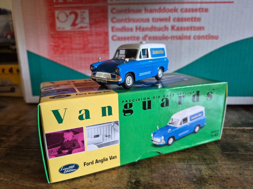 Ford Anglia Van "Stratford Blue", Ophalen of Verzenden, Nieuw, Bus of Vrachtwagen, Vanguards