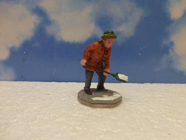 lemax shoveling snow kerstdorp poppetje figurine sneeuw, Ophalen of Verzenden, Zo goed als nieuw
