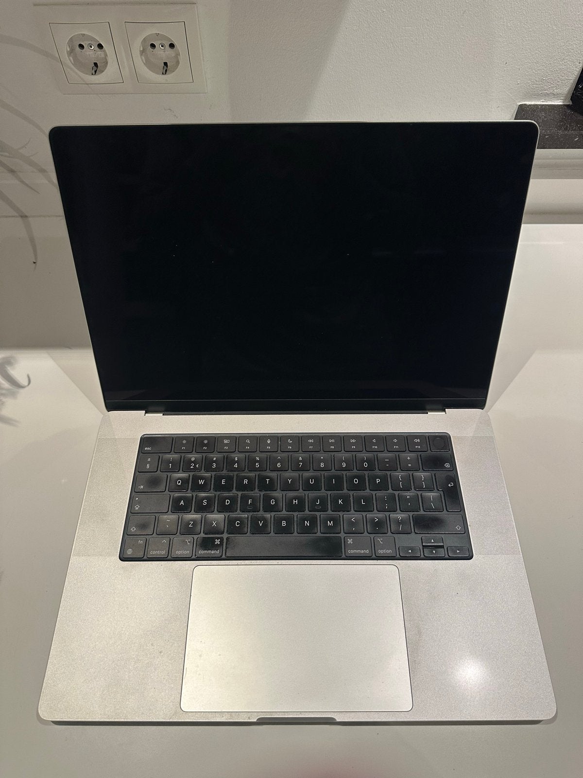 Foto 3 van MacBook Pro 16” M1 Pro • 512GB • 16GB RAM • Defect scherm