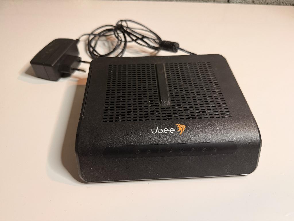Ubee EVM3200 EuroDOCSIS Modem, Computers en Software, Routers en Modems, Gebruikt, Router met modem, Ophalen of Verzenden