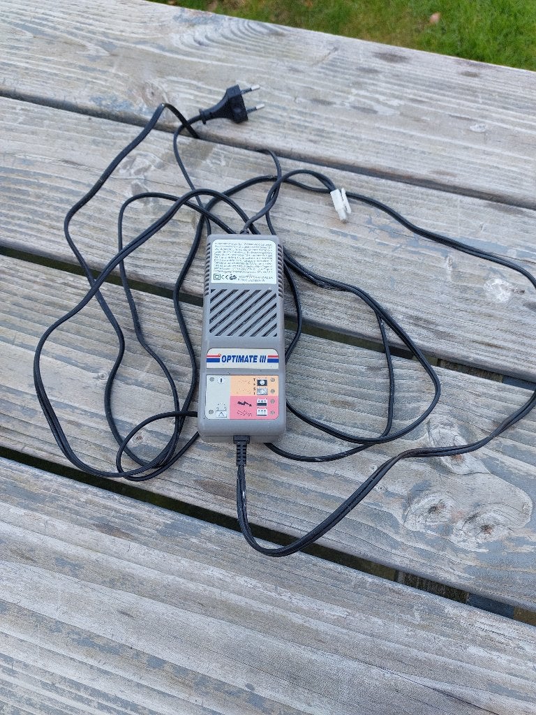 Accu  druppellader, Ophalen of Verzenden, Gebruikt