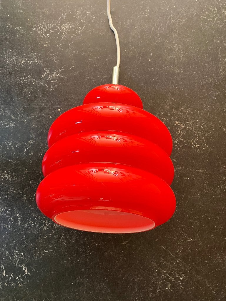 Prachtige design hanglamp: in perfecte staat 27 h. en 23 br., Huis en Inrichting, Lampen | Hanglampen, Vintage, Peill en Putzler, rood, glas, wit, retro, design