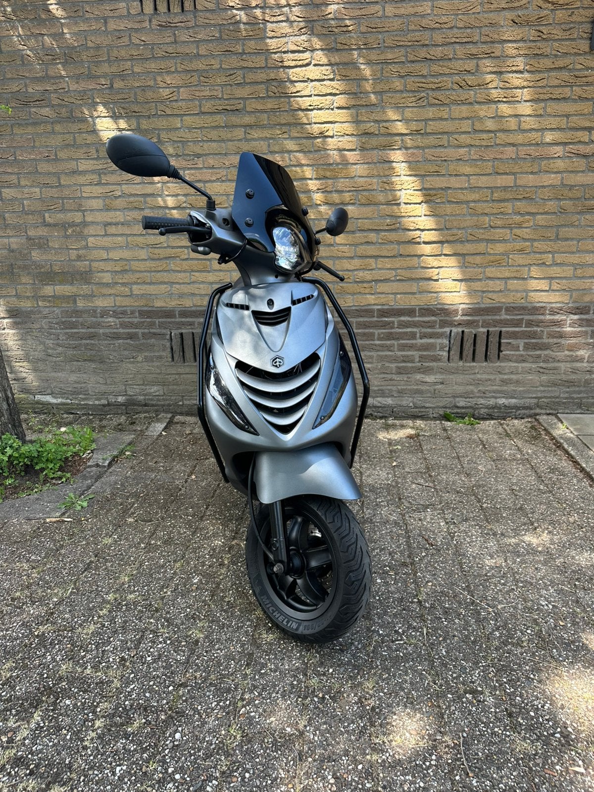 Piaggio Zip SP 2000 4t brom 2016 led valbeugels smoke, Ophalen, Maximaal 45 km/u, Zip, Zo goed als nieuw