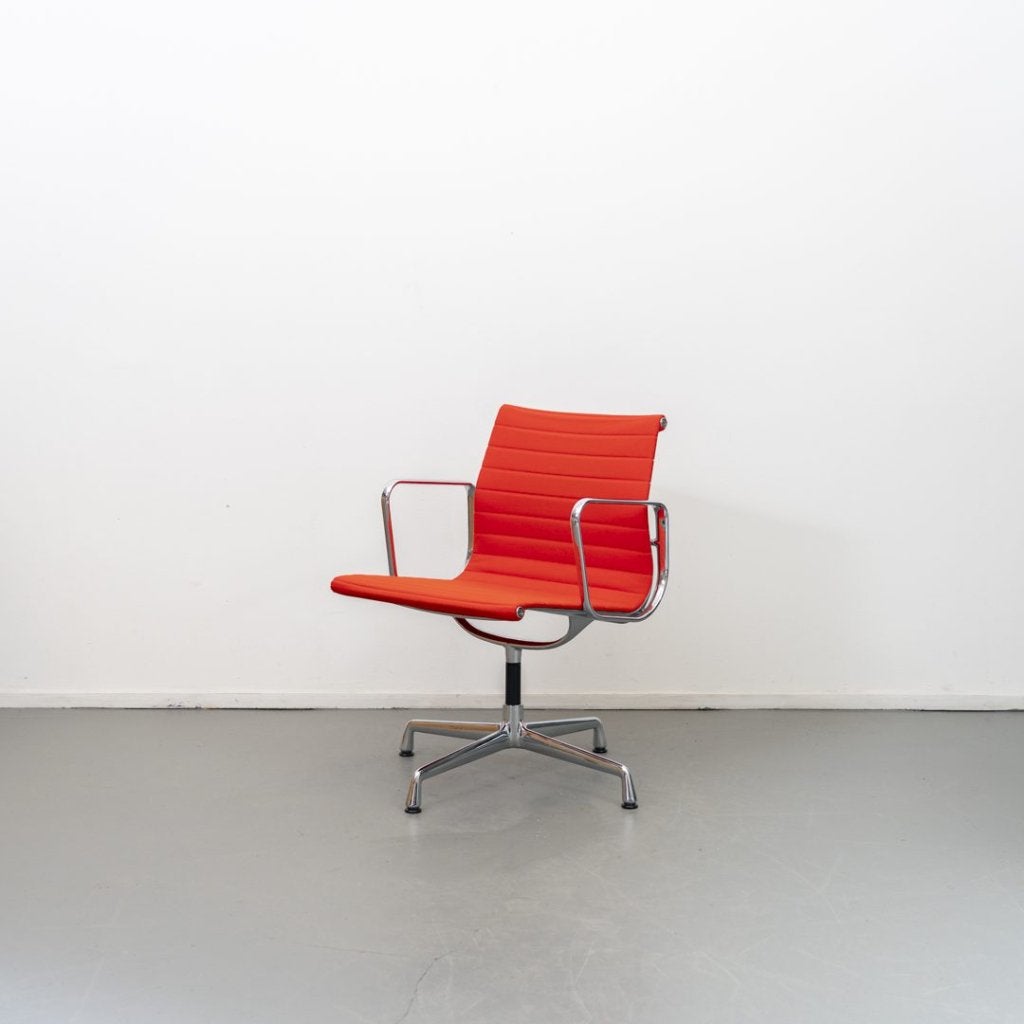 Vitra Eames EA 108 Stoel Rood Hopsak - Chroom, Niet ingevuld, Zo goed als nieuw, Niet ingevuld, Niet ingevuld