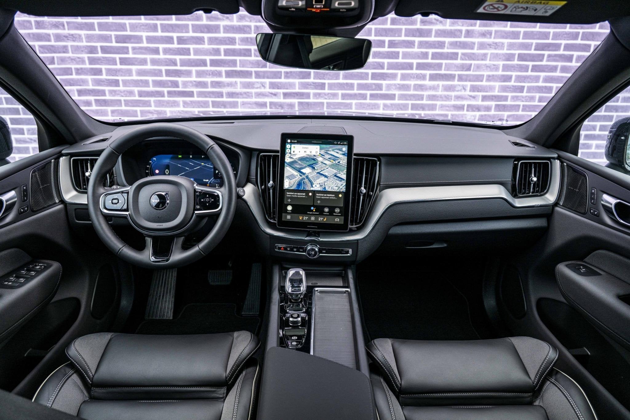 Volvo XC60 2.0 T6 Plug-in Hybrid AWD Ultra Black Edition | P, Gebruikt, Euro 6, 4 cilinders, Zwart