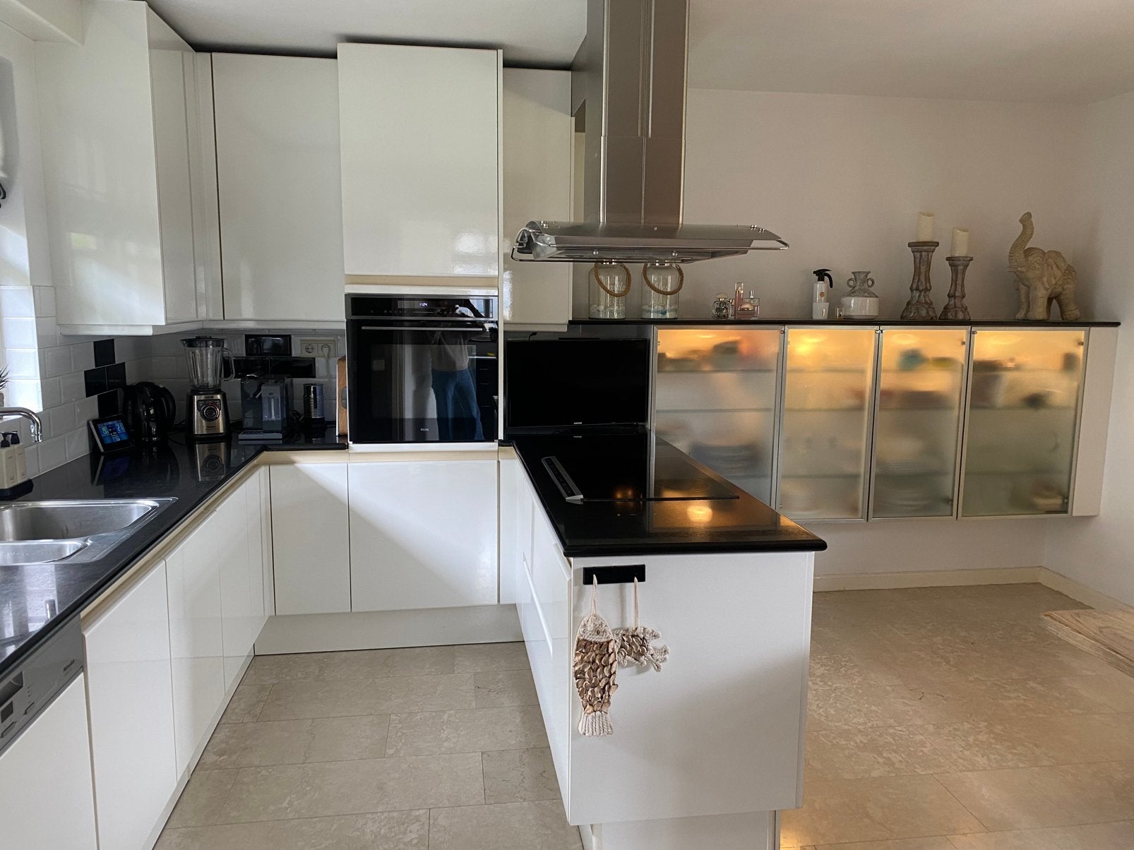 Keuken wit hoogglans Siematic met kookeiland, Huis en Inrichting, Keuken | Complete keukens, Ophalen, Gebruikt, U-keuken, Wit