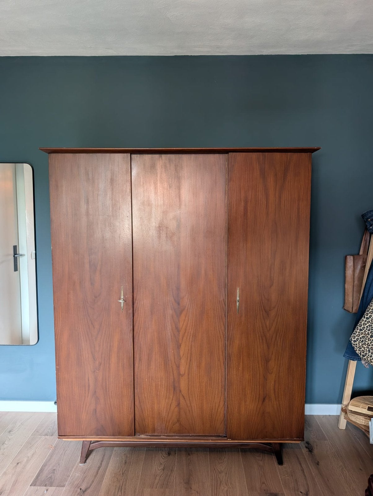 Vintage houten kledingkast, Ophalen, Met deur(en), Gebruikt, 100 tot 150 cm