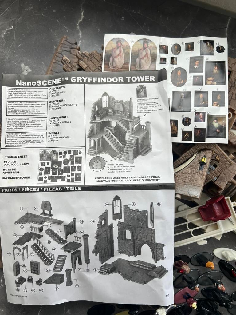 Harry Potter Gryffinder Tower met beeldjes, Verzamelen, Ophalen of Verzenden, Zo goed als nieuw, Actiefiguurtje
